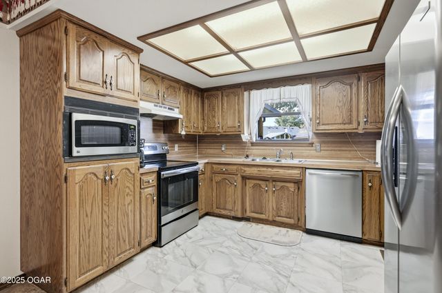 2631 Matthews Drive, Joplin, MO 64801