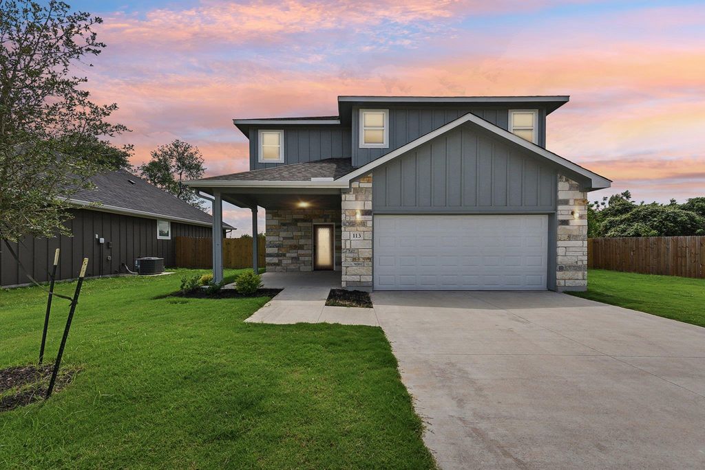 113 Callie ST, Smithville, TX 78957