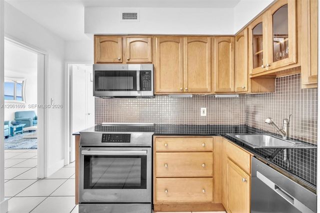 5161 Collins Avenue 1017, Miami Beach, FL 33140
