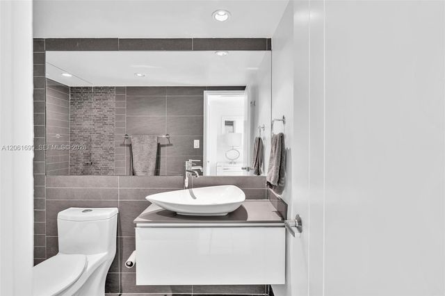 5161 Collins Avenue 1017, Miami Beach, FL 33140