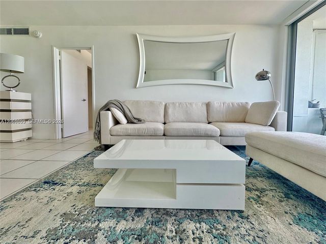 5161 Collins Avenue 1017, Miami Beach, FL 33140