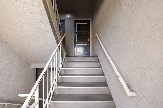 26974 Flo Ln 303, Canyon Country, CA 91351