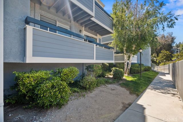 26974 Flo Ln 303, Canyon Country, CA 91351