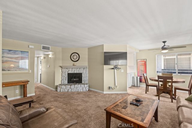 26974 Flo Ln 303, Canyon Country, CA 91351