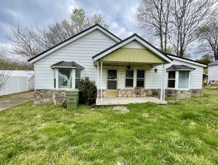 517 Hayes Ave, Lawrenceburg, TN 38464
