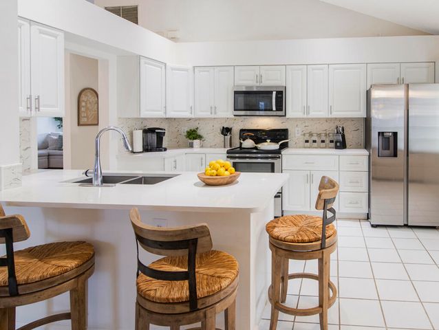 107 Saratoga Boulevard E, West Palm Beach, FL 33411