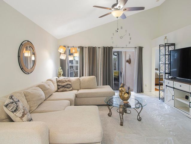 107 Saratoga Boulevard E, West Palm Beach, FL 33411