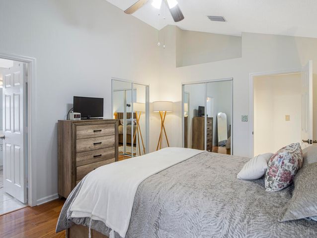 107 Saratoga Boulevard E, West Palm Beach, FL 33411