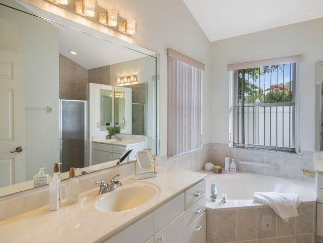 107 Saratoga Boulevard E, West Palm Beach, FL 33411