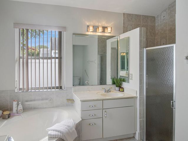 107 Saratoga Boulevard E, West Palm Beach, FL 33411