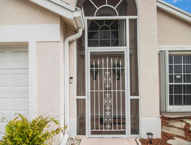 107 Saratoga Boulevard E, West Palm Beach, FL 33411