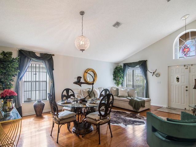 107 Saratoga Boulevard E, West Palm Beach, FL 33411