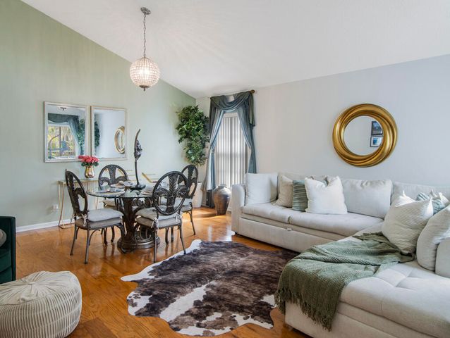 107 Saratoga Boulevard E, West Palm Beach, FL 33411