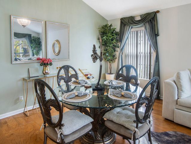 107 Saratoga Boulevard E, West Palm Beach, FL 33411