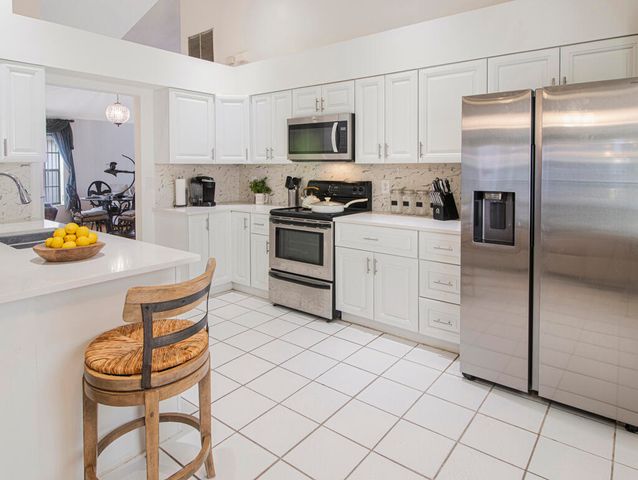 107 Saratoga Boulevard E, West Palm Beach, FL 33411