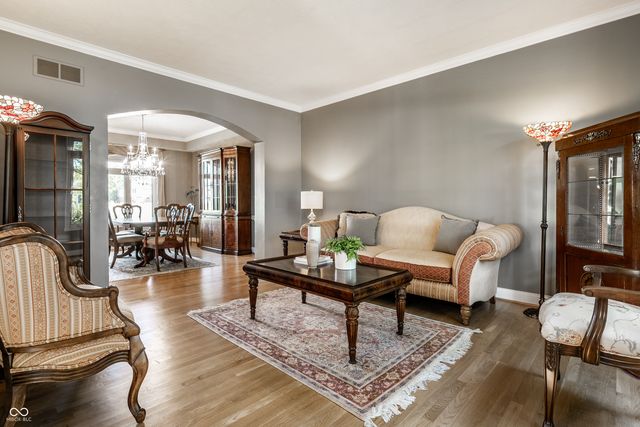 1404 N Claridge Way, Carmel, IN 46032