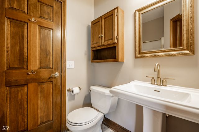 1404 N Claridge Way, Carmel, IN 46032