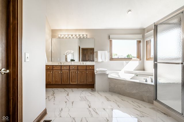 1404 N Claridge Way, Carmel, IN 46032