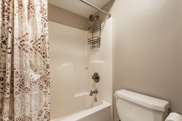 1404 N Claridge Way, Carmel, IN 46032
