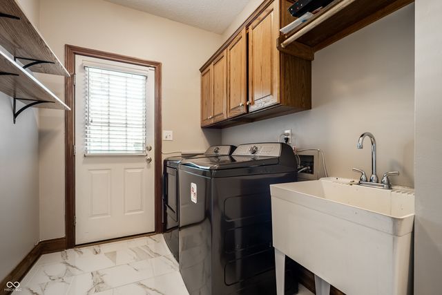 1404 N Claridge Way, Carmel, IN 46032