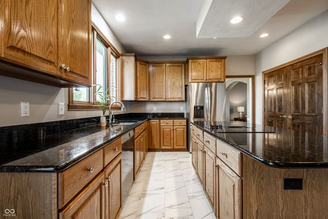 1404 N Claridge Way, Carmel, IN 46032