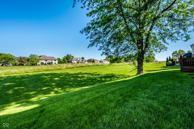 1404 N Claridge Way, Carmel, IN 46032
