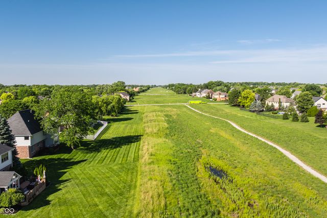 1404 N Claridge Way, Carmel, IN 46032