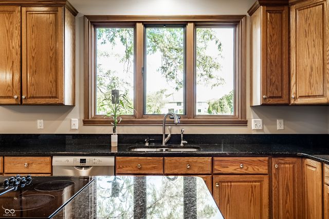 1404 N Claridge Way, Carmel, IN 46032