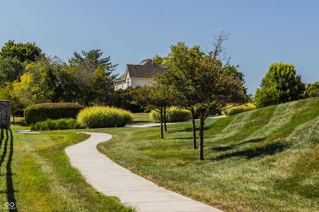1404 N Claridge Way, Carmel, IN 46032