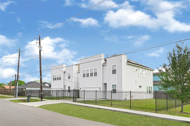 9431 Jutland Road, Houston, TX 77033