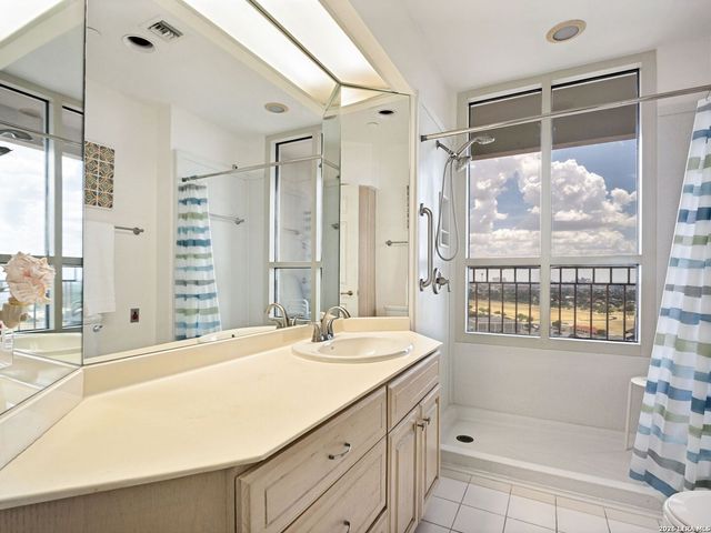 1 Towers Park Ln Apt 2112, San Antonio, TX 78209
