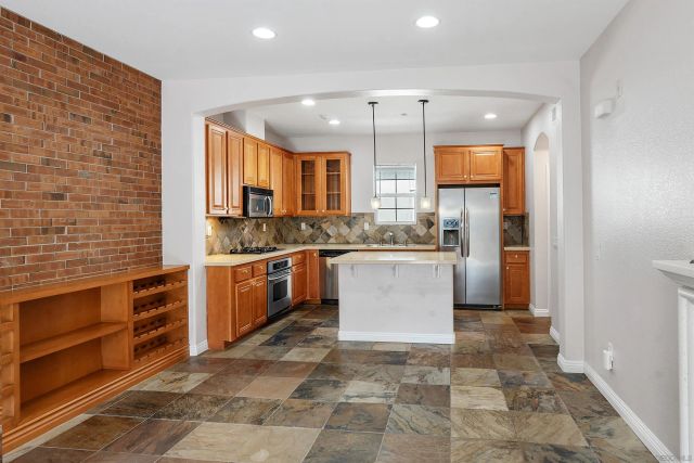 10556 Debreceni Way 9, San Diego, CA 92127