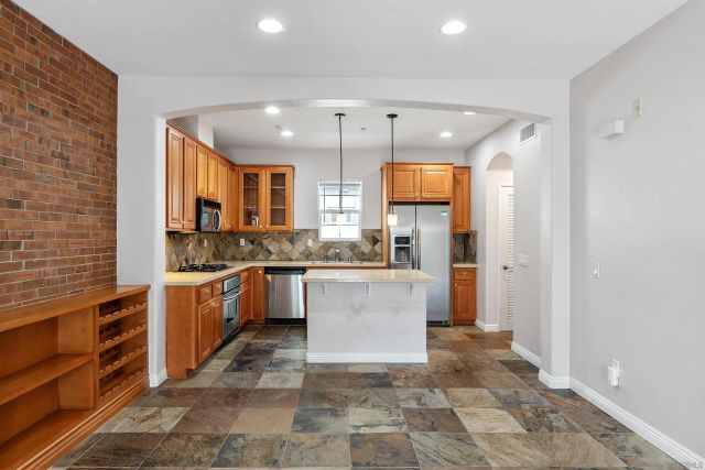 10556 Debreceni Way 9, San Diego, CA 92127