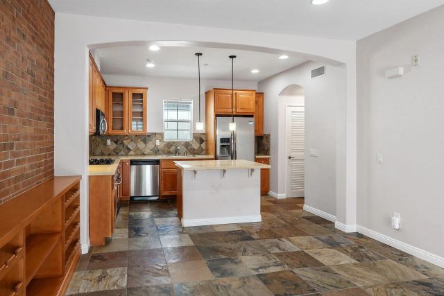 10556 Debreceni Way 9, San Diego, CA 92127