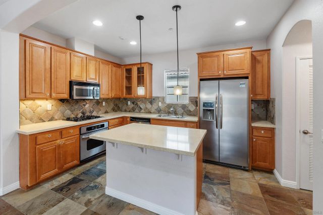 10556 Debreceni Way 9, San Diego, CA 92127