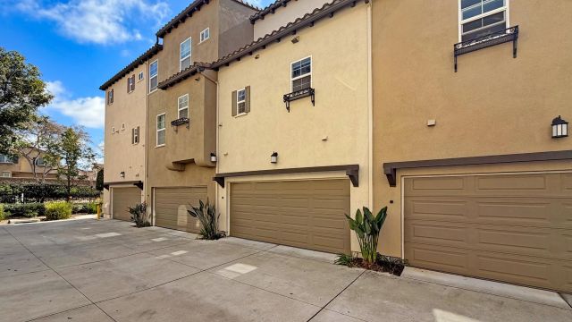 10556 Debreceni Way 9, San Diego, CA 92127