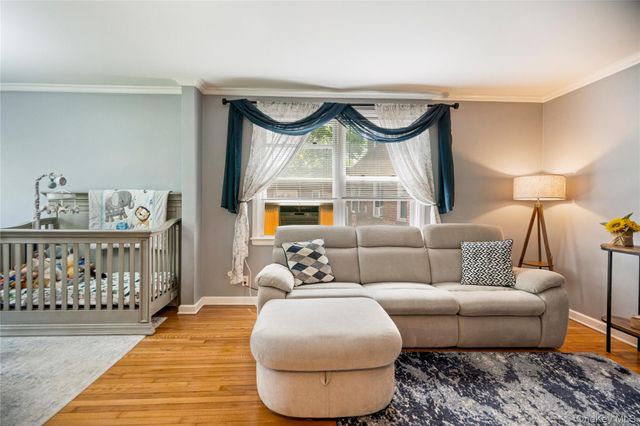 1 Edwards Street 2D, Roslyn Heights, NY 11577