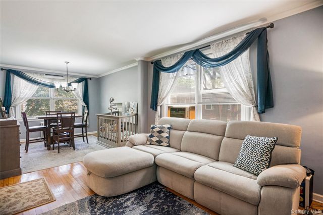 1 Edwards Street 2D, Roslyn Heights, NY 11577