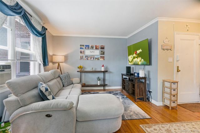 1 Edwards Street 2D, Roslyn Heights, NY 11577