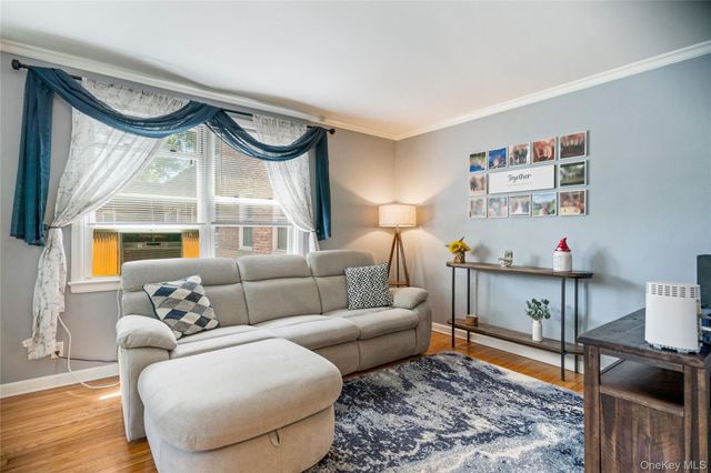 1 Edwards Street 2D, Roslyn Heights, NY 11577