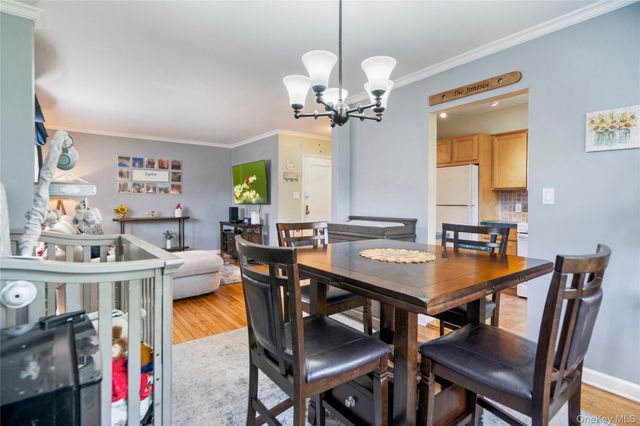 1 Edwards Street 2D, Roslyn Heights, NY 11577
