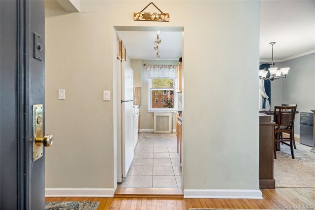 1 Edwards Street 2D, Roslyn Heights, NY 11577