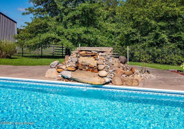 1993 Mud Splash Rd, Glendale, KY 42740