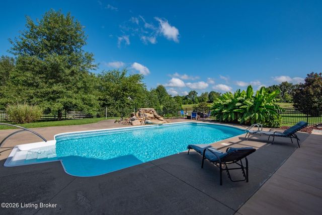 1993 Mud Splash Rd, Glendale, KY 42740