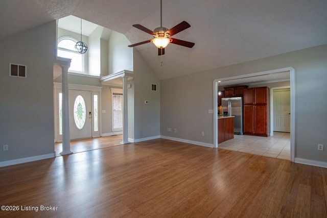 1993 Mud Splash Rd, Glendale, KY 42740