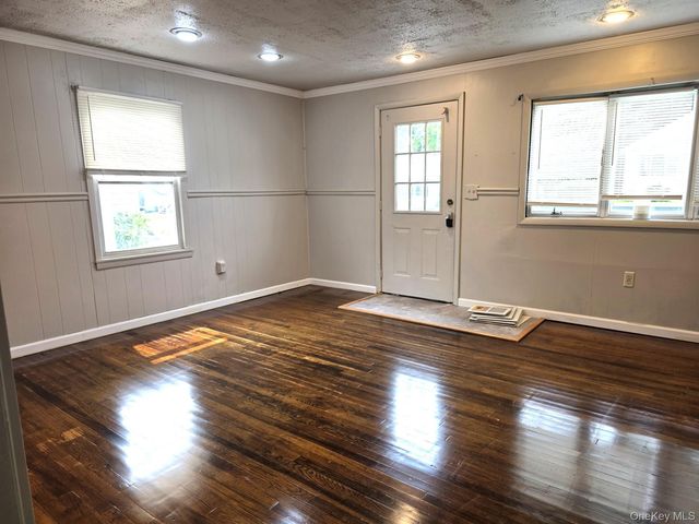 195 Commonwealth Avenue, Middletown, NY 10940