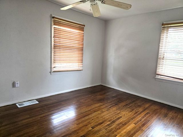 195 Commonwealth Avenue, Middletown, NY 10940