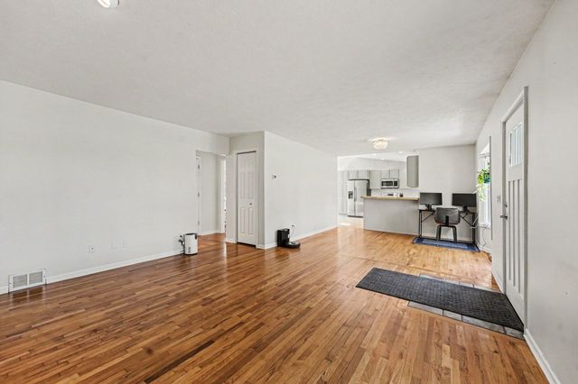4372 Hunsberger Avenue NE, Grand Rapids, MI 49525