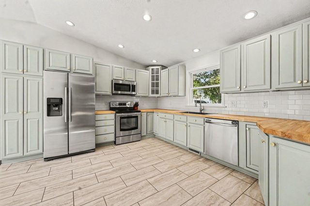 4372 Hunsberger Avenue NE, Grand Rapids, MI 49525