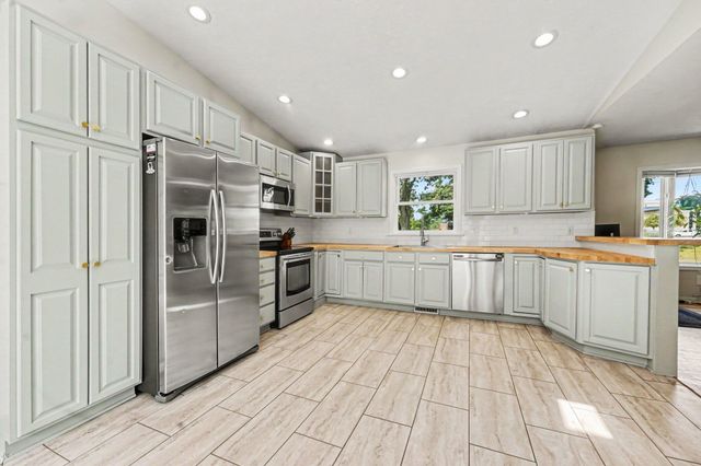 4372 Hunsberger Avenue NE, Grand Rapids, MI 49525